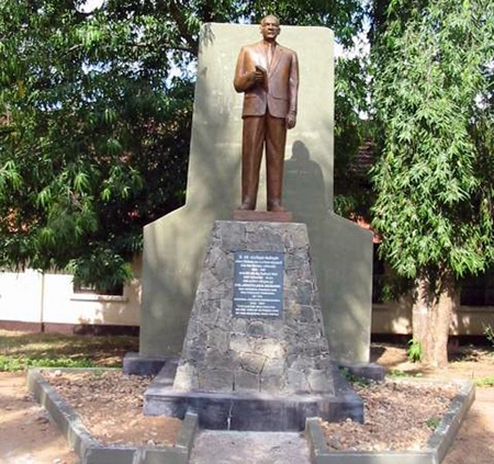 statue-of-mr-jayatilake